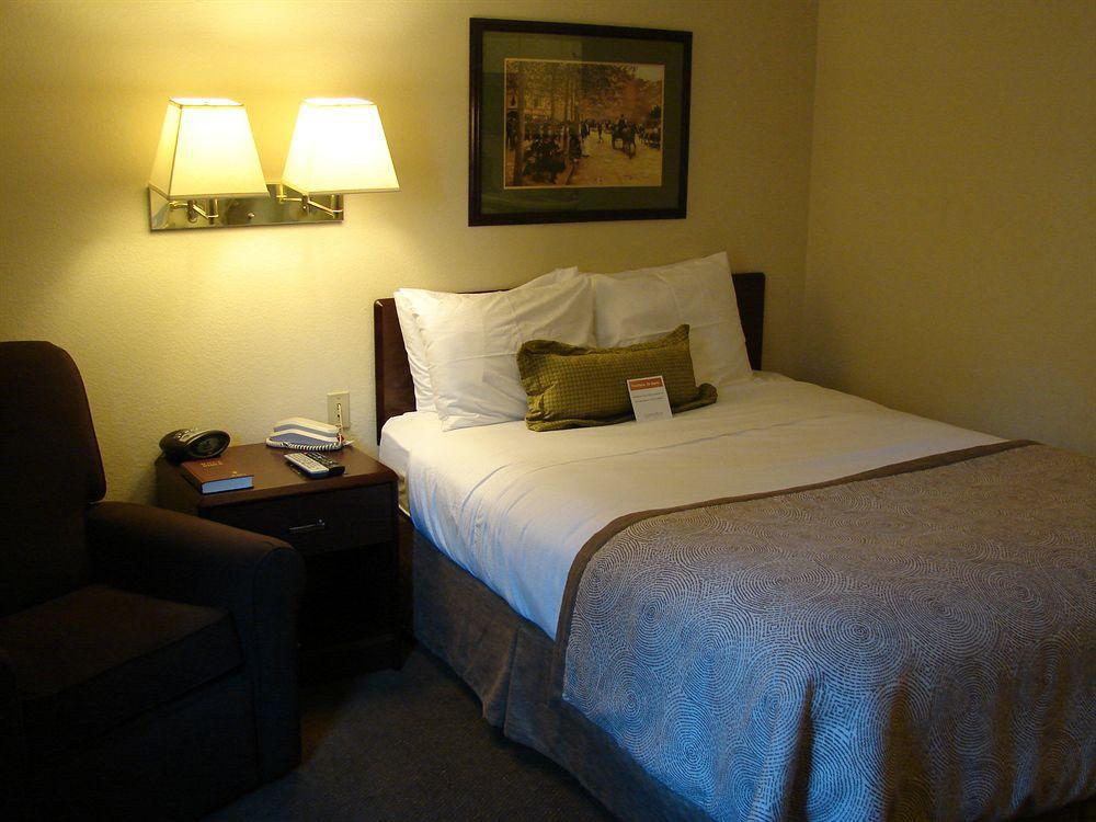 Candlewood Suites Raleigh Crabtree By Ihg Bagian luar foto