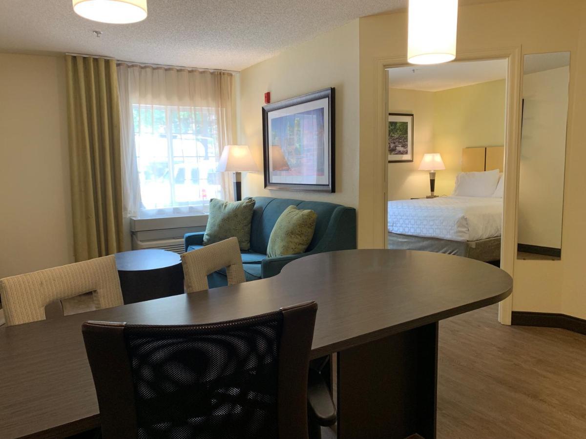 Candlewood Suites Raleigh Crabtree By Ihg Bagian luar foto